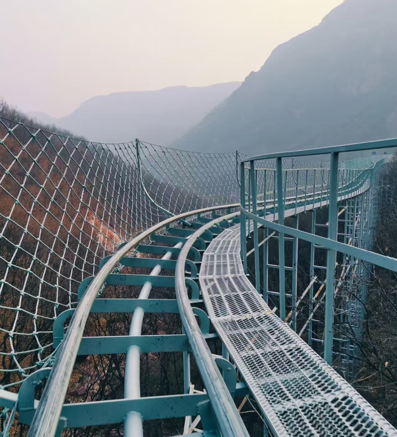 三水源生态旅游度假区管轨式滑道项目-管轨式滑道设备厂家电话