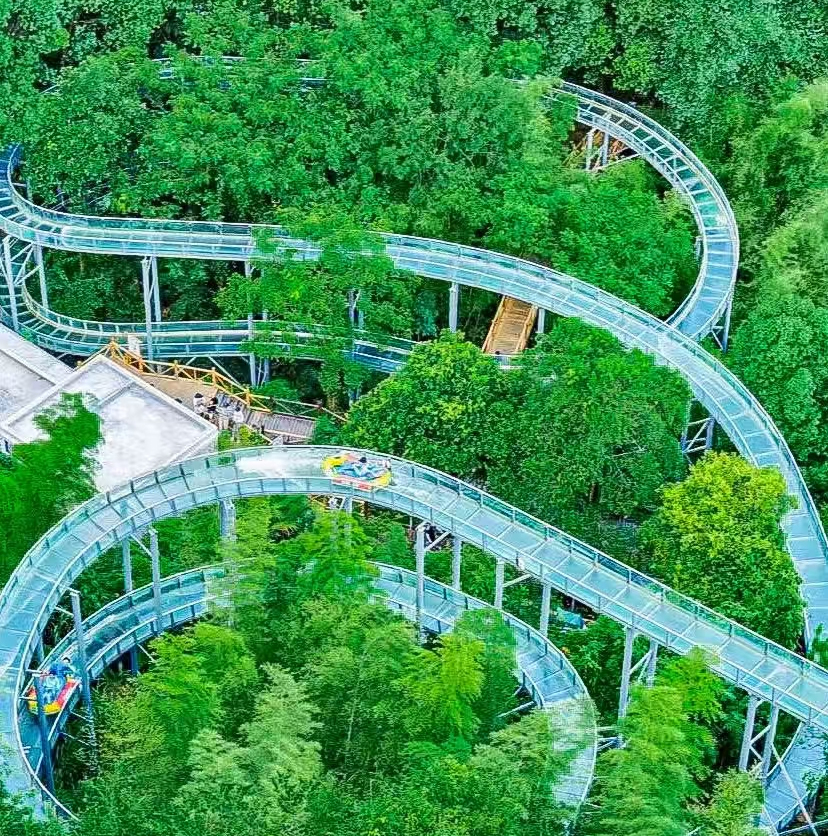 杭州“OMG心跳乐园”玻璃水滑道