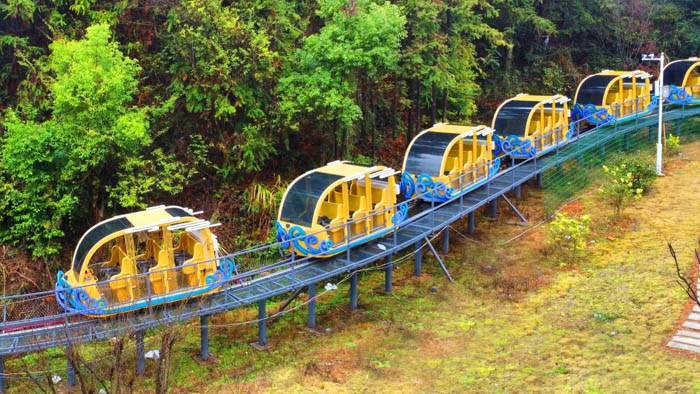 爬山轨道车(图1) 爬山轨道车(图1)